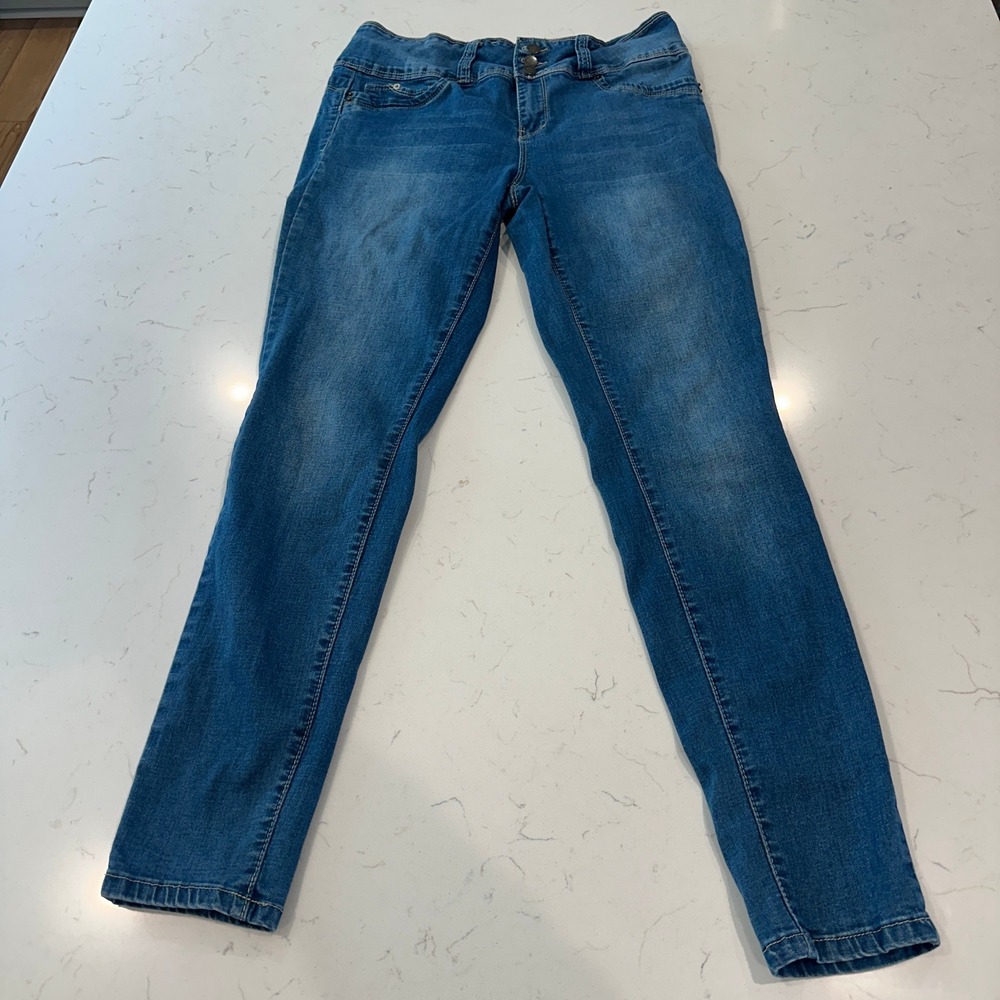 YMI WannaBettaButt Mid Rise Skinny Jeans Medium Wash Blue Denim Size 11